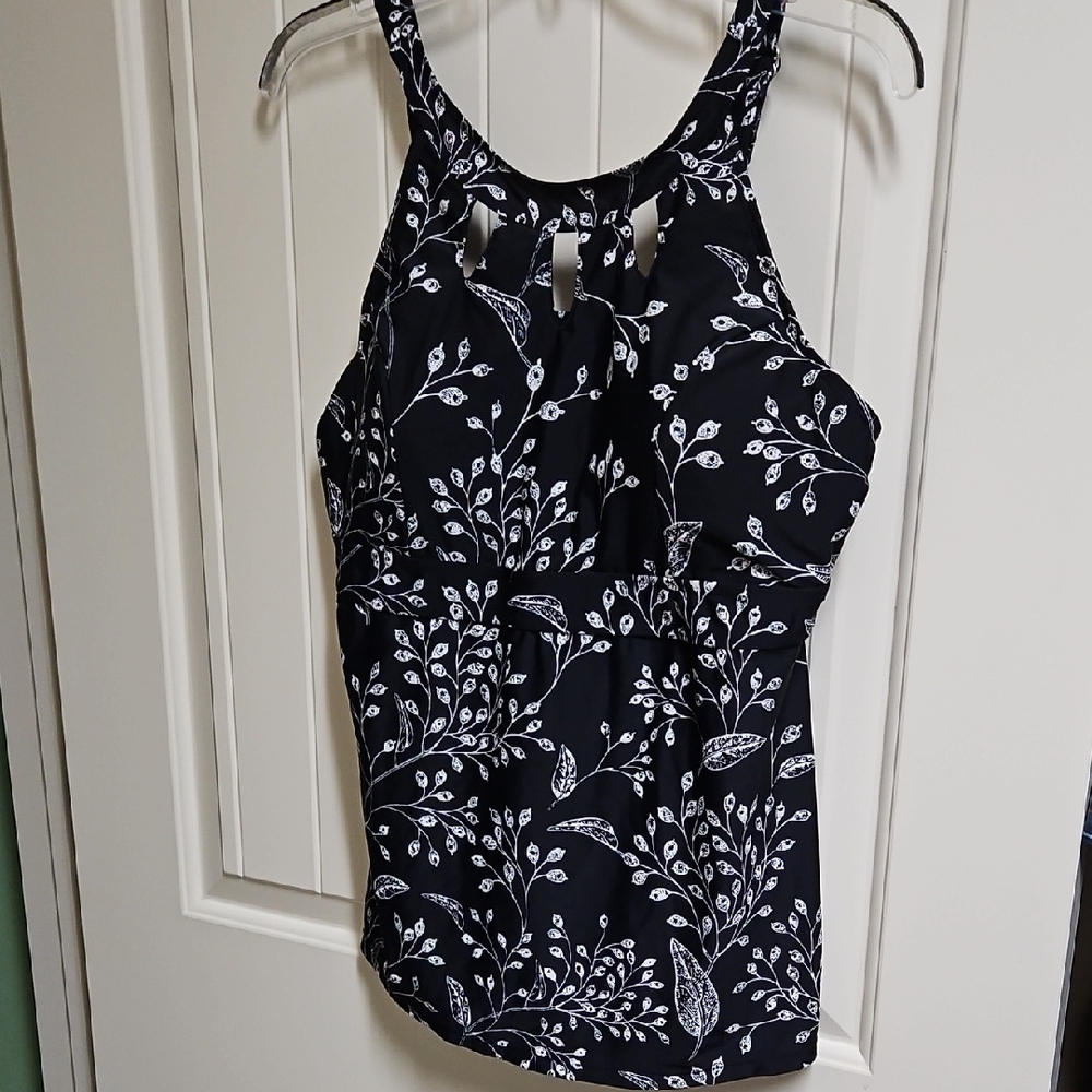 Swim Top , Septangle brand, black and white, Cutouts At Neck.  Size 14  NWOT.